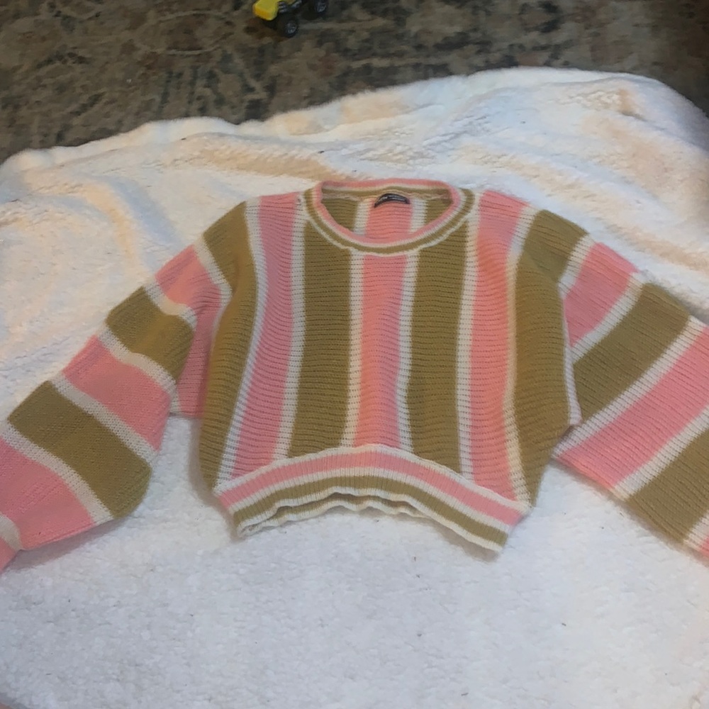 Long sleeve cropped sweater